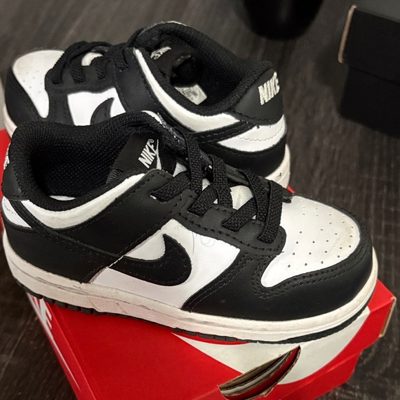 Nike Kids Black and White Sneakers - Picture 1 of 1